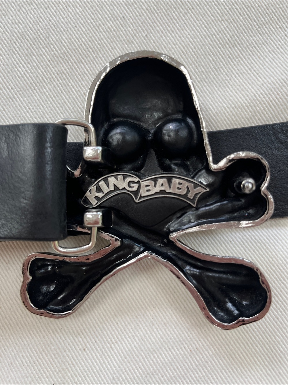 Men's Black Leather Belt with Silver Skull & Crossbones Buckle - Picture 2 of 3